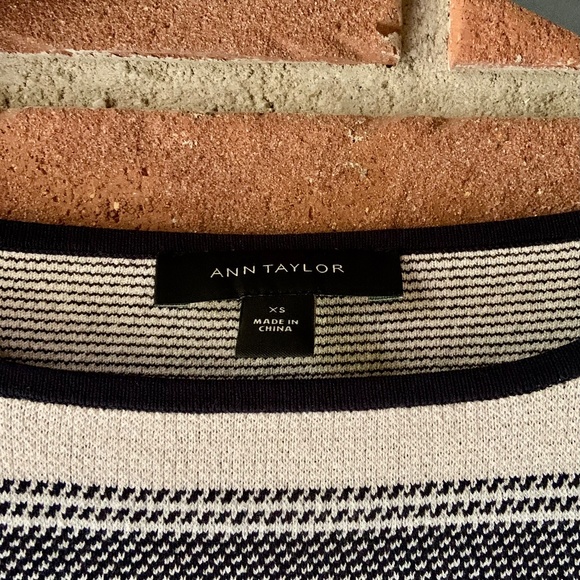 Ann Taylor Blouse - Picture 2 of 4